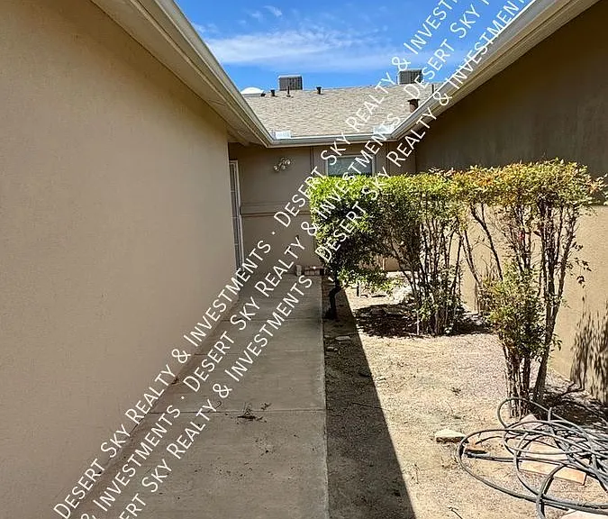 2481 Sunridge Dr — Photo 21