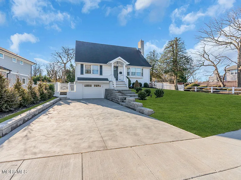 723 Pitney Dr — Photo 5