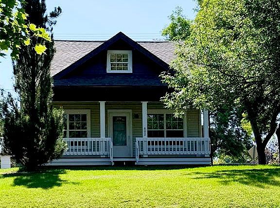 4th image of 602 3rd Ave E