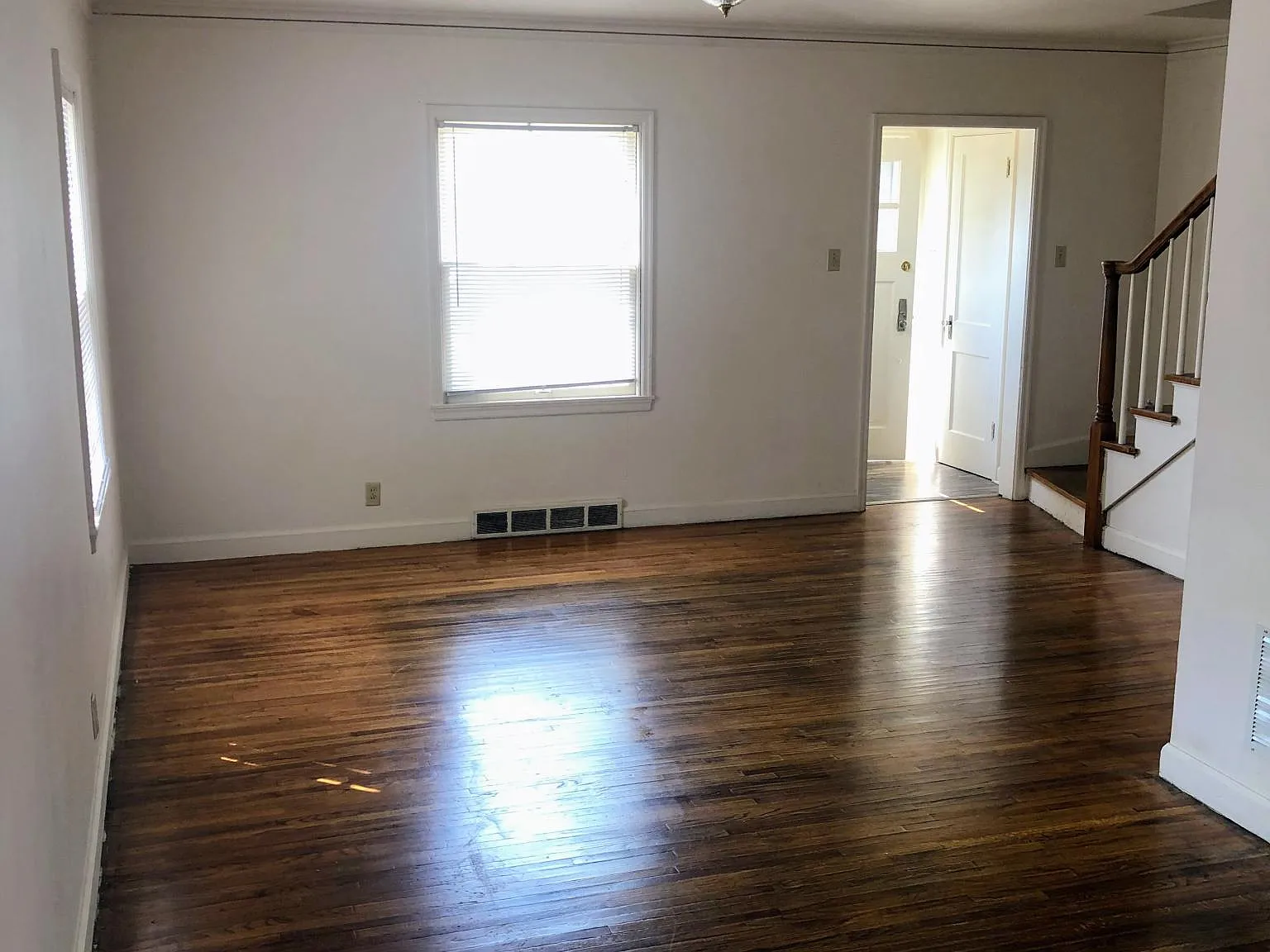 6 bed, 2.5 bath, 2700 sqft, $3,510 — Photo 4