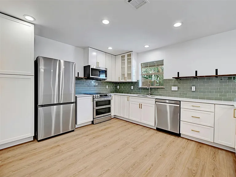 2604 Berkett Dr — Photo 7