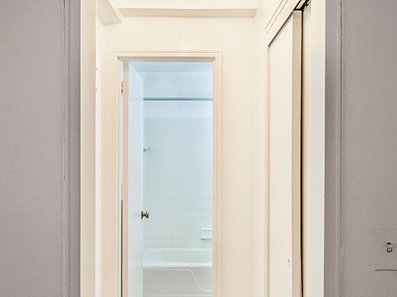5th image of 335 E 51st St APT 1E