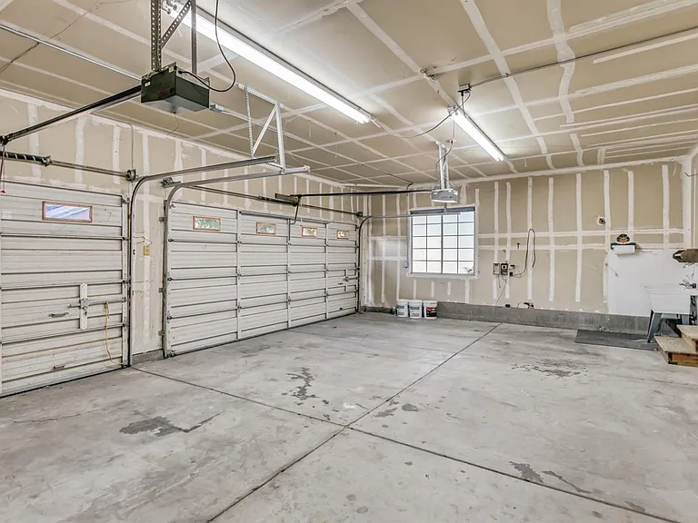 318 Village Cir — Photo 35