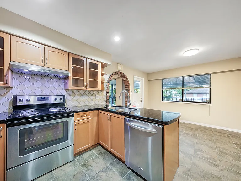 1420 Crestlawn Dr #D142 — Photo 11