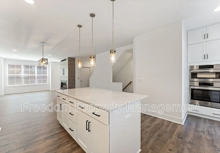 1876 Michael Faraday Dr — Photo 28