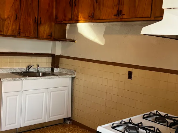 401 Chelsea St Floor 2, Boston, MA 02128