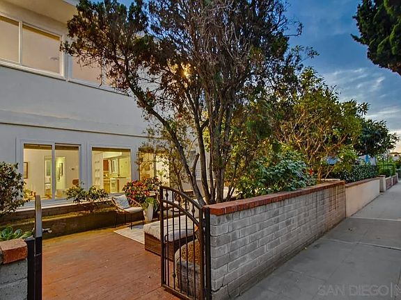 4th image of 829-31 Avalon Ct