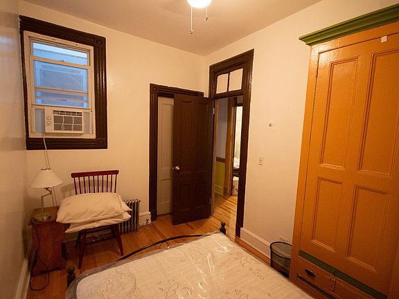 5th image of 582 Park Pl APT 2