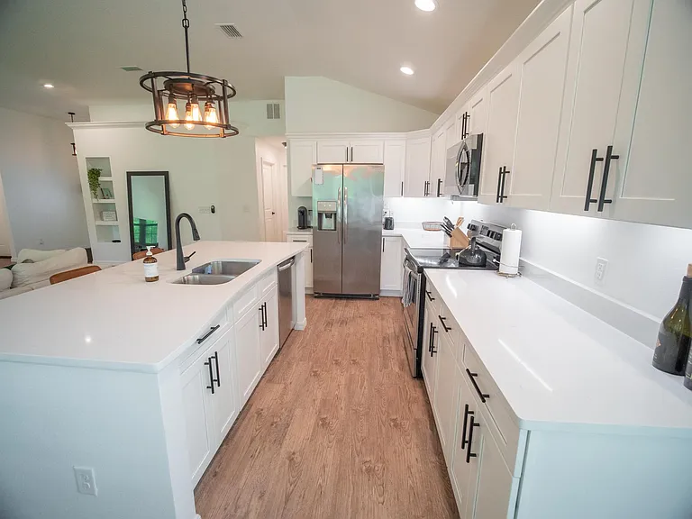 315 SE Lindale Gln — Photo 26