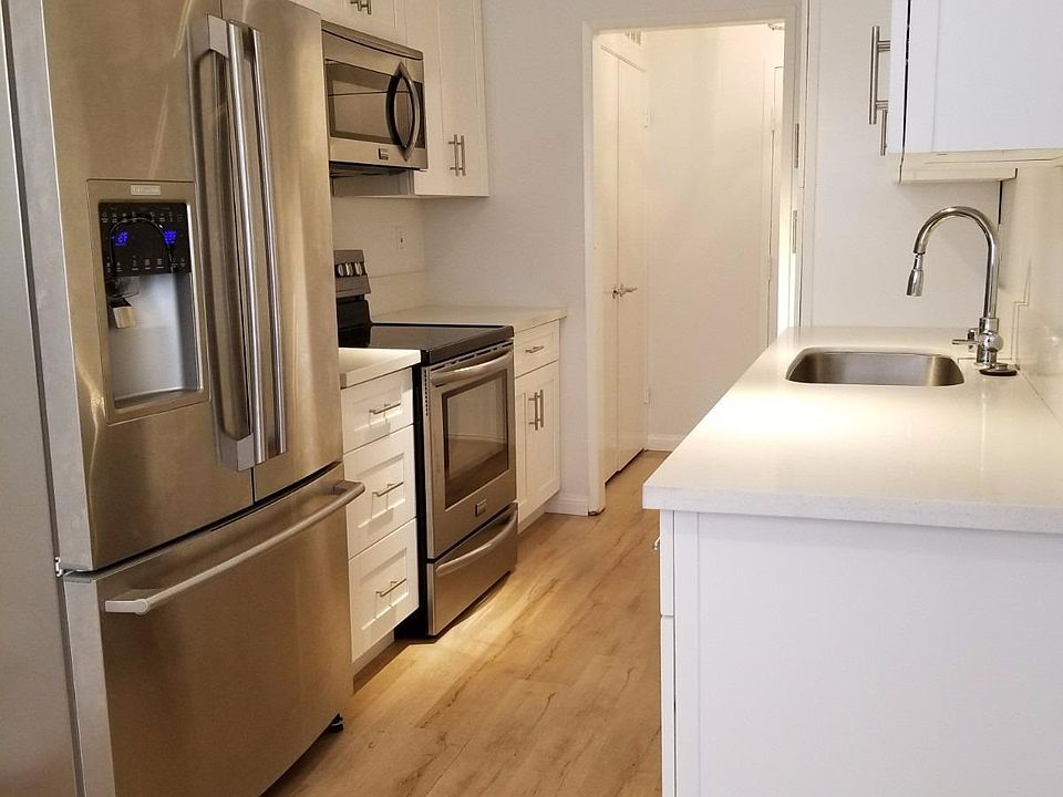 1st image of 1339 N Columbus Ave Unit 106