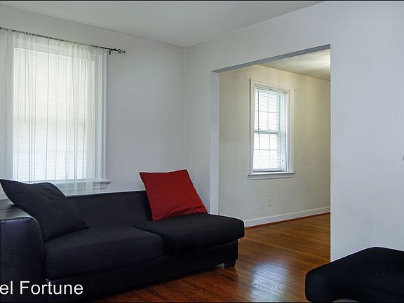 5th image of 633 Sterling St