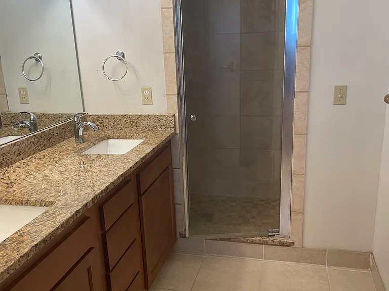 901 Nevada Dr NE — Photo 14