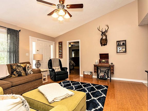 4th image of 193 Kelch Ln