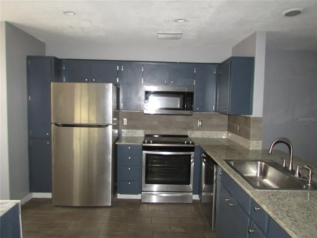 2 bed, 2.0 bath, 1005 sqft, $1,650 — Photo 4