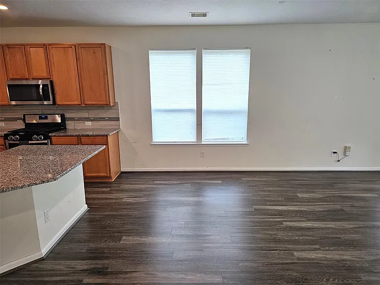 3318 Regal Park Ln — Photo 17