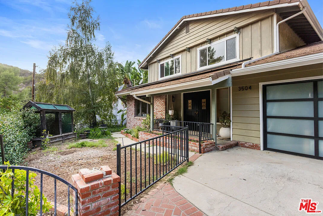 4 bed, 3.0 bath, 2139 sqft, $6,500 — Photo 2