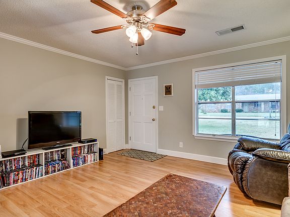 4th image of 3410 Royal Oak Circle