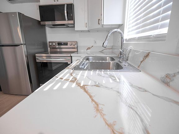 4th image of 1603 La Golondrina Ave