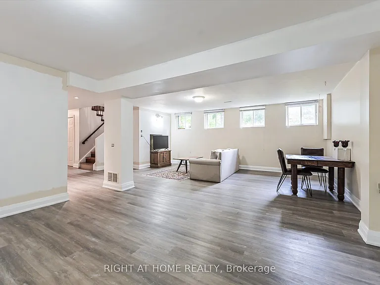30 French Cres #LOWER — Photo 4