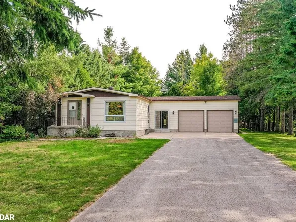 2095 Dwyer Rd, Springwater, ON L9X 1L7