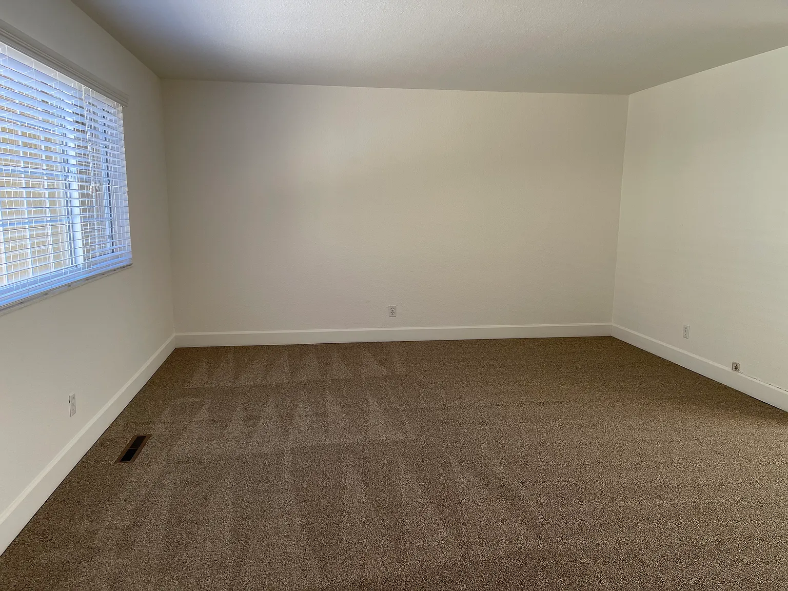 1580 Hollenbeck Ave — Photo 4