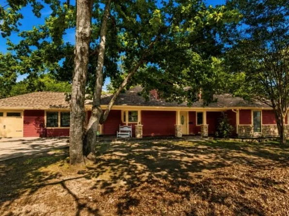10985 Woods Ln, Cleveland, TX 77328