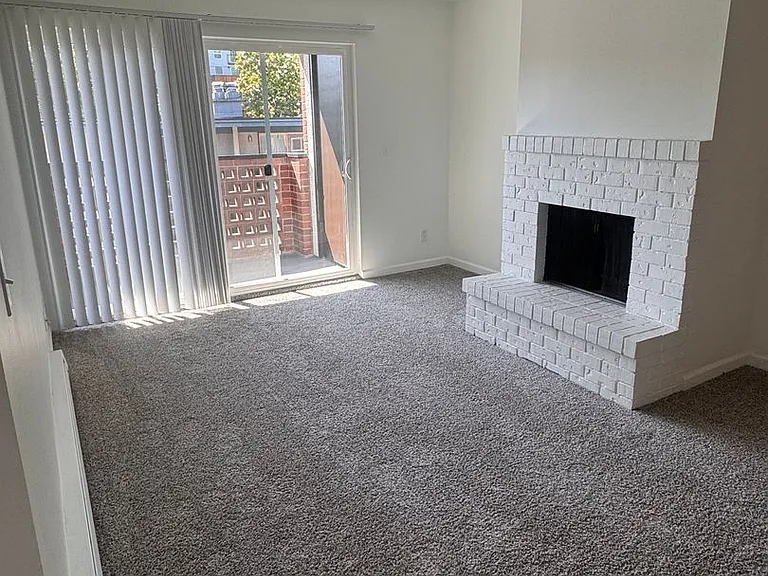 Spacious 1 Bedroom Apartment Homes — Photo 15