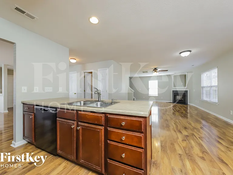 828 Peachtree Meadows Cir — Photo 6