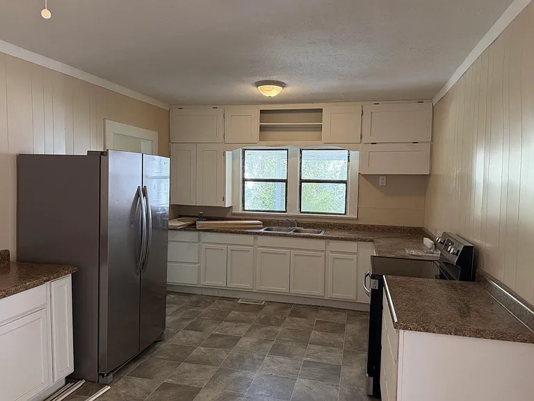 1412 W Cherry St — Photo 2