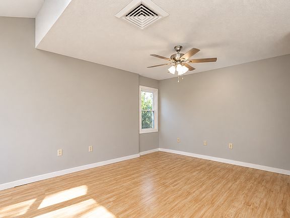 5th image of 920 Thompsonville Rd #1