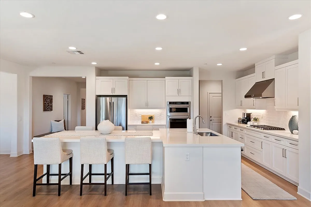 4 bed, 3.5 bath, 2670 sqft, $10,500 — Photo 4