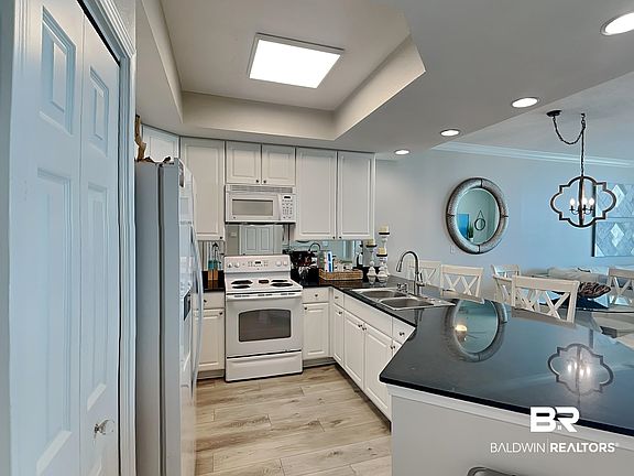 4th image of 365 E Beach Blvd Unit 804