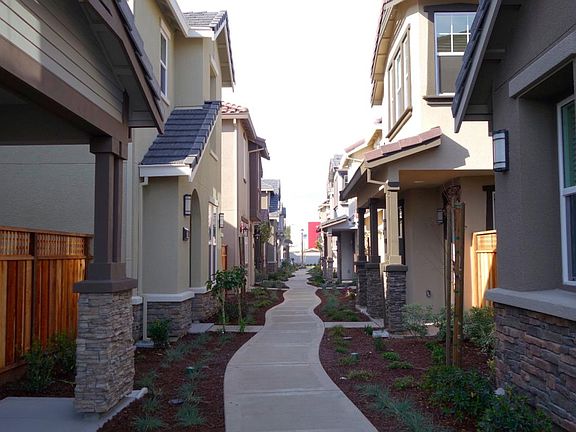2nd image of 523 Aspen Way