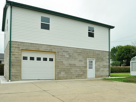 3rd image of 402 3rd St