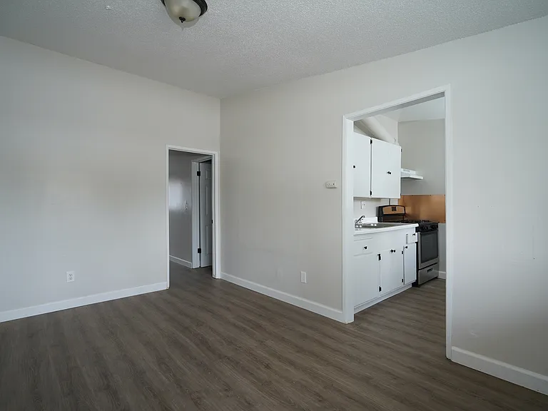 950 W 5th St #A16 — Photo 5