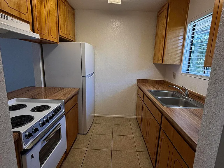840 S Main St #G — Photo 3