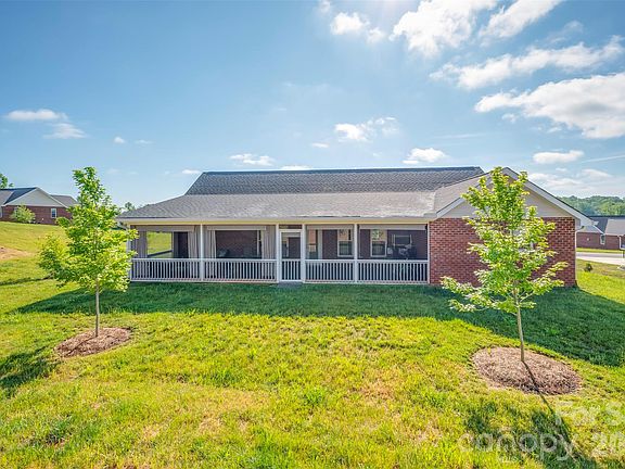 3rd image of 130 Central Park Cir