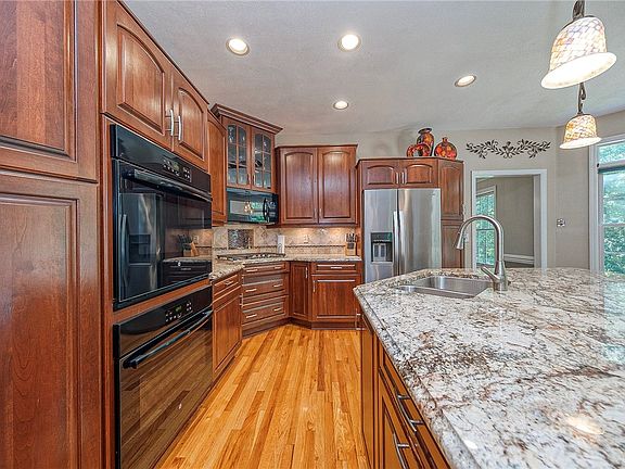 5th image of 145 Village Dr