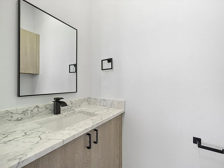 2811 Rodeo Dr — Photo 27
