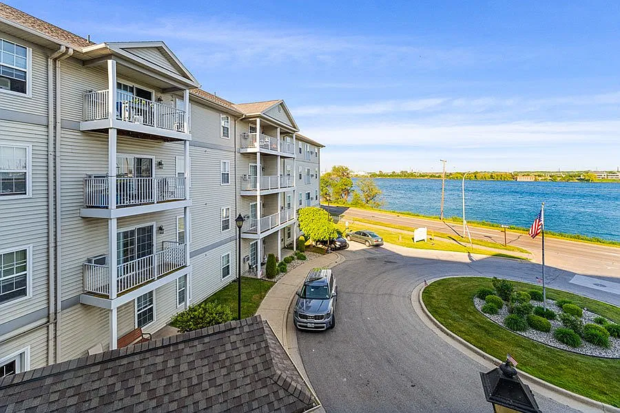 ST. CLAIR LANDINGS — Photo 2