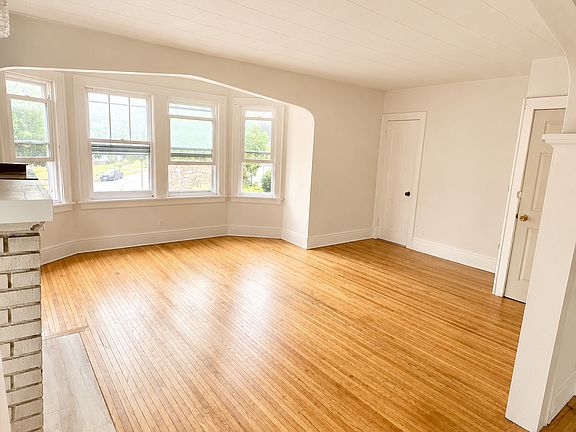 3rd image of 134 Groveland St