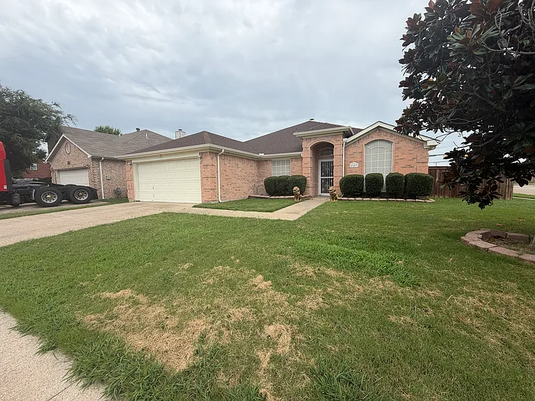 2207 Hickory Wood Trl — Photo 2