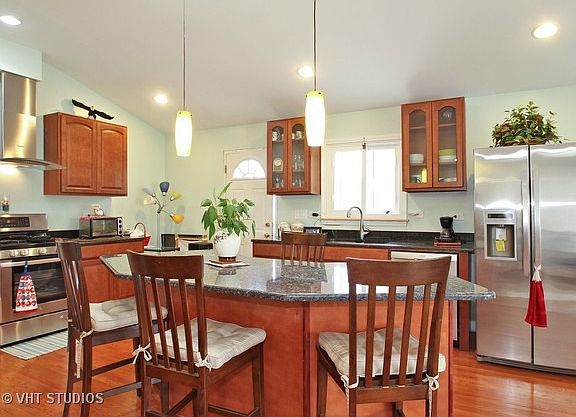 4th image of 4020 N Shore Ave