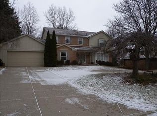 30070 High Valley Rd, Farmington Hills, MI 48331