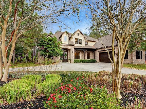 Situated across the largest lake in the neighborhood with catch-and-release fishing, this home is also a short walk to the community center and neighborhood amenities.