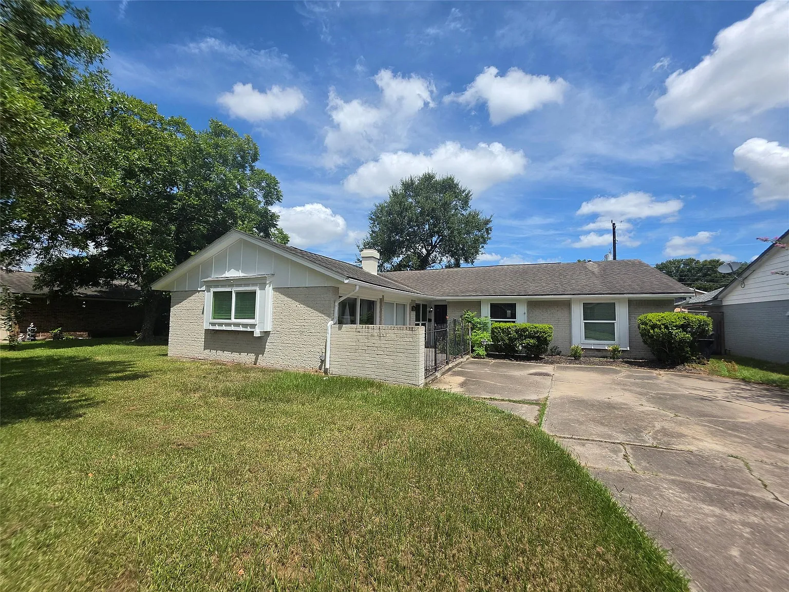 3 bed, 2.0 bath, 2157 sqft, $2,100 — Photo 1
