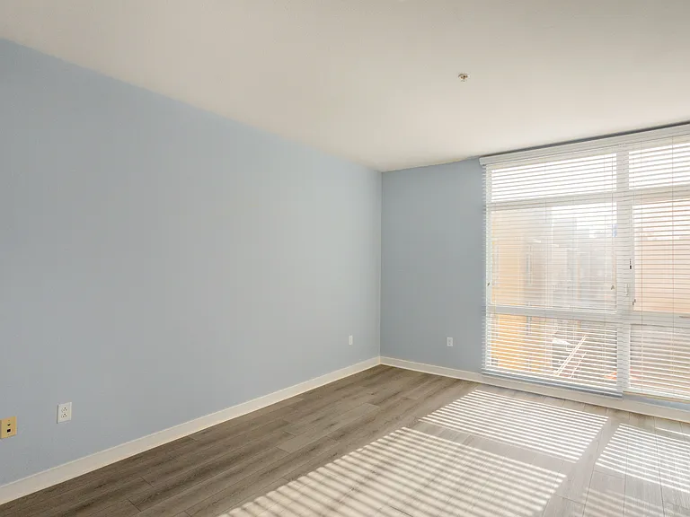 21301 Erwin St #526 — Photo 28