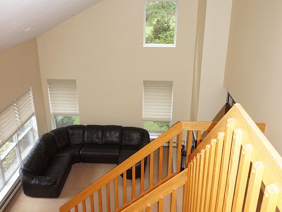 5th image of 11 Heritage Ln N