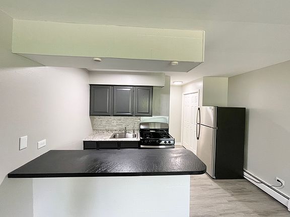 2nd image of 1940 Mark Ave APT 4