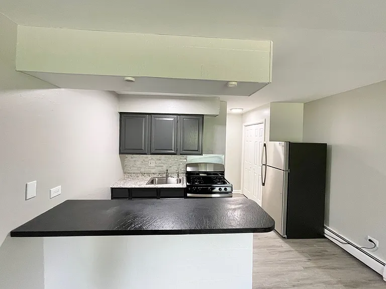 1940 Mark Ave #4 — Photo 2